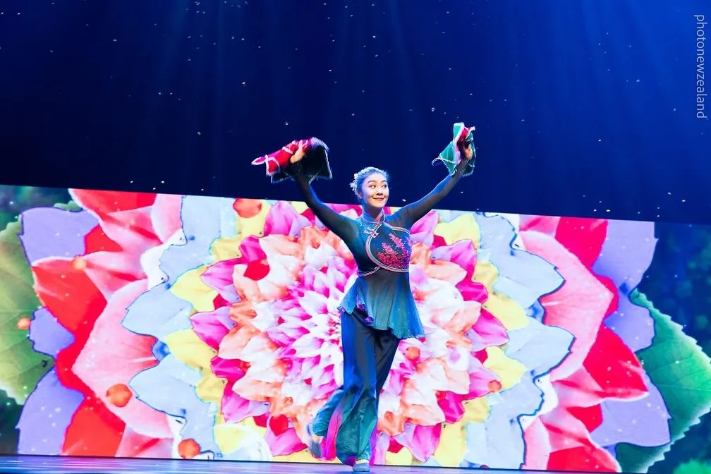 东北秧歌 《秧歌情》 - 表 演 者：陈汐 表 演 者：张乐    表演单位：北京舞蹈学院